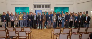 Csoportké a konferenciáről az előadóteremben.